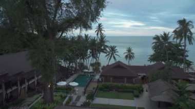 Bölge akşam otelin Impiana Resort Chaweng Noi stok görüntüleri video
