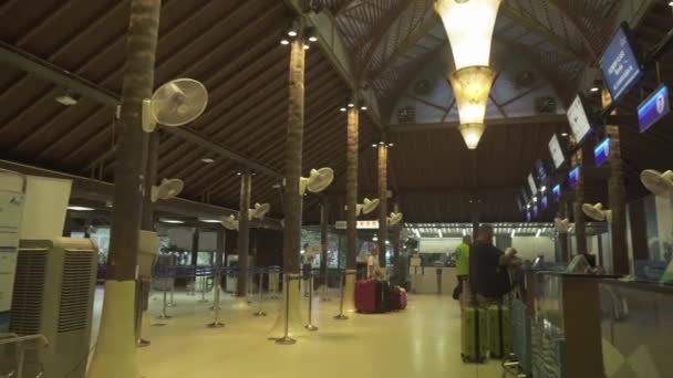 Διεθνές Αεροδρόμιο του Samui μοναδικά με τον ανοιχτό αέρα πλάνα βίντεο — Αρχείο Βίντεο