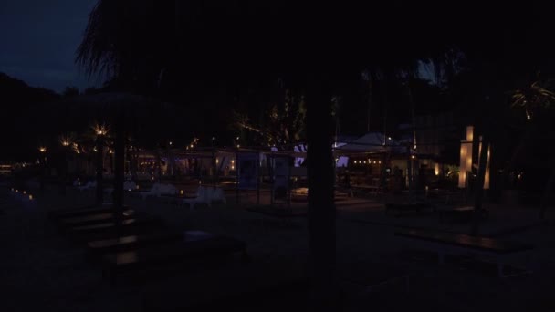 Noche de playa Chaweng Noi con hoteles y restaurantes time lapse material de archivo de vídeo — Vídeos de Stock