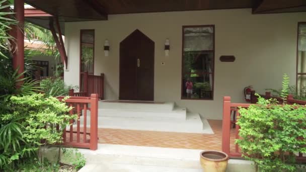 Territorio del hotel Samui Buri Beach Resort material de archivo de vídeo — Vídeos de Stock