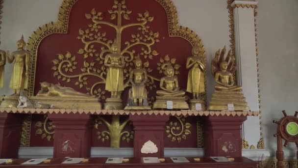 Świątynia Wat Khunaram z mumii mnicha buddyjskiego Luang Pho Daeng na Koh Samui w Tajlandii Stockowy wideo — Wideo stockowe