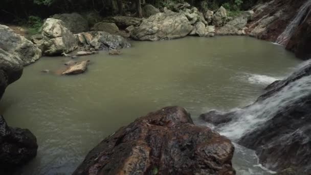Na Muang waterval op Koh Samui, Thailand, stock footage video — Stockvideo