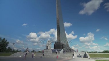 Anıt fatihler sokakta alan astronotlar stok görüntüleri video