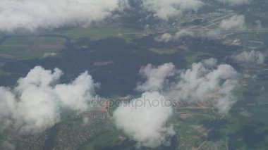 Moscow Region stok görüntüleri video üzerinde cumulus bulutları havadan görünümü