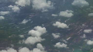 Uçaktan cumulus bulutları Bagkok stok görüntüleri video görüntülemek.