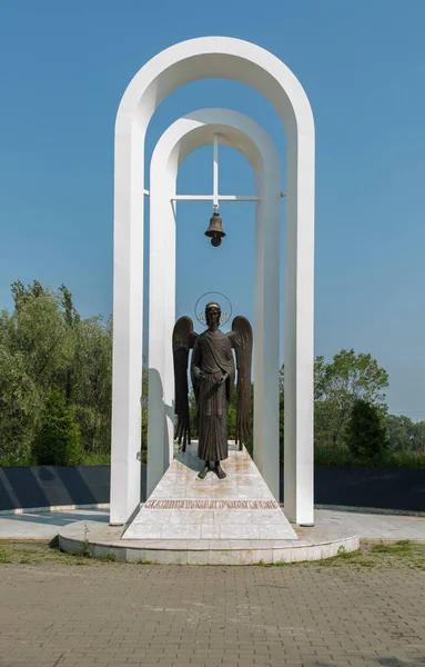 Monumento aos liquidatários do acidente de Chernobyl no Parque de Cultura e Descanso nomeado após o 30o aniversário da Vitória — Fotografia de Stock