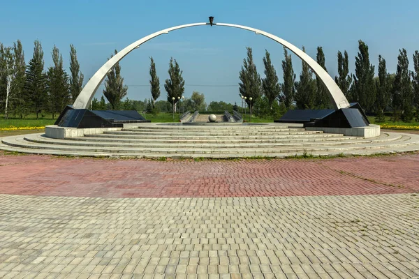 纪念鄂木斯克的士兵, 当地战争和热点的受害者。文化公园和休息第三十周年胜利命名 — 图库照片