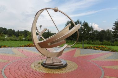Güneş saati büyük Novosibirsk Planetarium yakınındaki büyük aslında Urallar ötesinde merkezidir