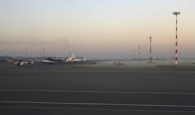 Sabahın erken saatlerinde Aerodrome Omsk Havaalanı