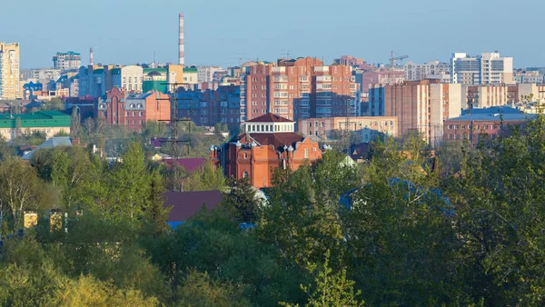 Área residencial central da cidade de Omsk no verão — Fotografia de Stock