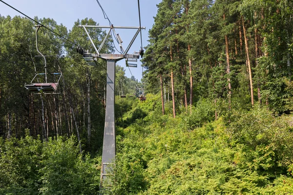 Teleférico en verano en Belokurikha en el Altai Krai —  Fotos de Stock