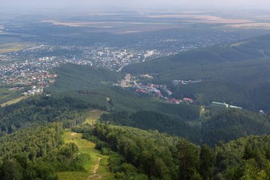Mount Tserkovka, Altay Kray Belokurikha başvurmak görünümünden güzel yaz