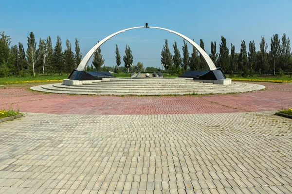 Katonák Omszk, helyi háborúk és a forró foltok áldozatainak emléket. Park, kultúrát és a többi nevezték el a 30 éves győzelem — Stock Fotó