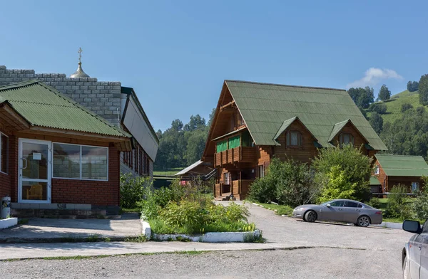 Recreatie centrum gezondheid-verbetering van centrum maral agrarisch bedrijf Kaimskoye is gelegen op het grondgebied van de kraj Altaj — Stockfoto