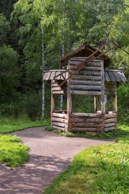 Eski değirmen terrenkur sağlık Belokurikha dağ nehir boyunca iz