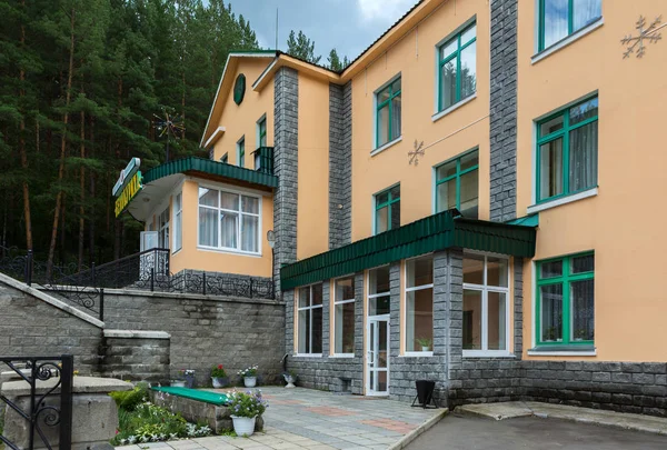 Sanatorio infantil Belokurikha en el Altai Krai — Foto de Stock