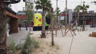 Yeni plaj ve eğlence alanı La Mer stok görüntüleri video