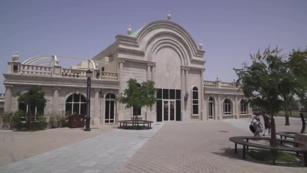 Riverland op Dubai Parks and Resorts stock footage video — Stockvideo