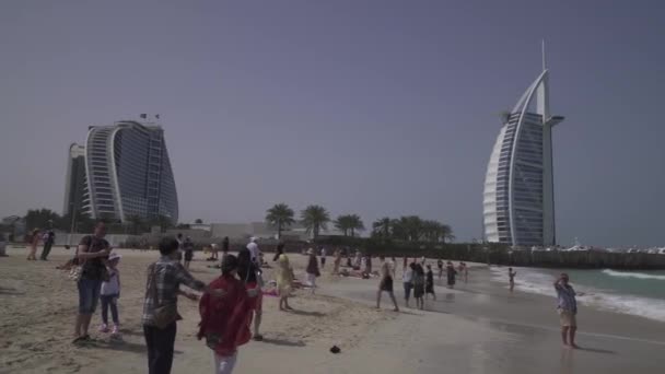 Publicznego Jumeirah Beach Open na wybrzeżu Zatoki Perskiej, Dubai Stockowy wideo — Wideo stockowe