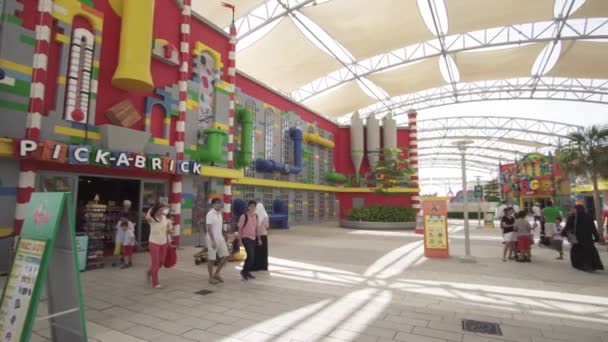 Grondgebied van de Legoland op Dubai Parks and Resorts stock footage video — Stockvideo