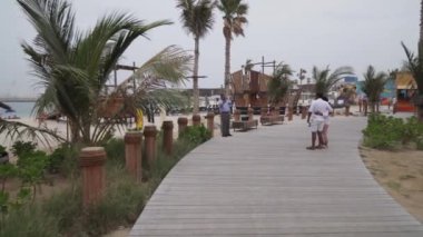Yeni plaj ve eğlence alanı La Mer stok görüntüleri video