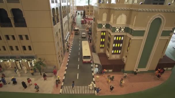 Tentoonstelling van maquettes Deira gemaakt van Lego stukken in Miniland Legoland op Dubai Parks and Resorts stock footage video — Stockvideo
