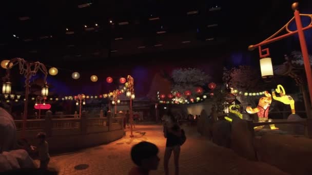 Grondgebied van het amusement Kung fu Panda in Dreamworks in Motiongate op Dubai Parks and Resorts stock footage video — Stockvideo