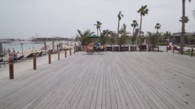 Yeni plaj ve eğlence alanı La Mer stok görüntüleri video