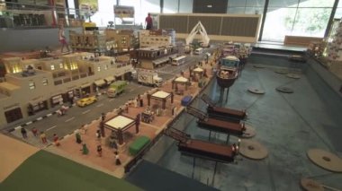 Maketler Deira ve Dubai Creek sergi Miniland Legoland Lego adet Dubai parklar ve tatil köyleri stok görüntüleri, video yaptı