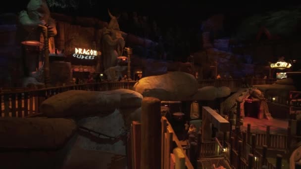 Territorio del Dragón de atracciones en DreamWorks in Motiongate en Dubai Parks and Resorts — Vídeos de Stock