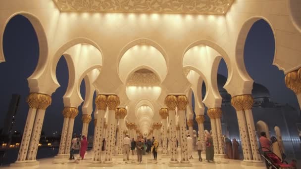 Sheikh Zayed Grand moskee is een van de zes grootste moskeeën in de wereld stock footage video — Stockvideo