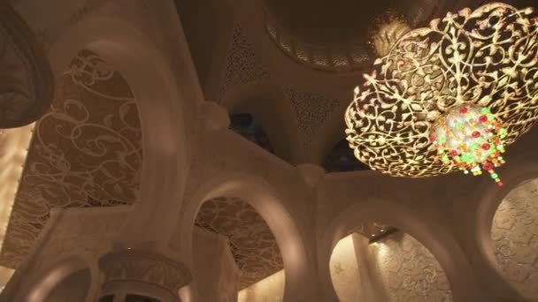 Μεγάλο Τέμενος Sheikh Zayed είναι ένα από τα έξι μεγαλύτερα τζαμία του κόσμου πλάνα βίντεο — Αρχείο Βίντεο