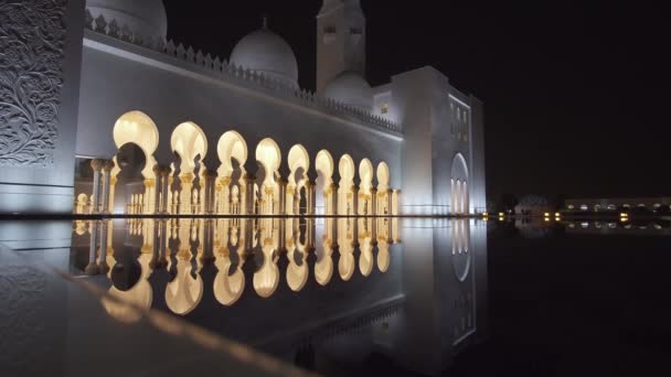 Velká mešita šejka Zayeda je jedním z šesti největších mešit světa stopáže videa — Stock video