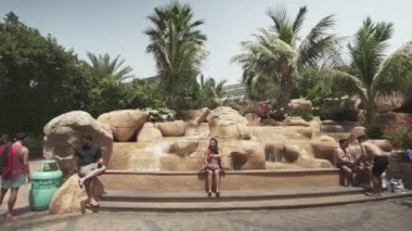 Şelale içinde Dubai stok görüntüleri video Aquaventure'den aquapark giriş