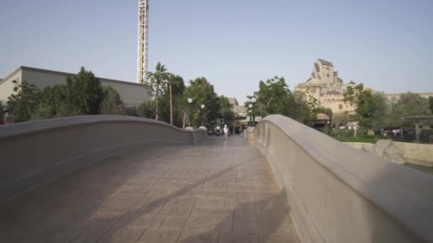 Território da diversão Columbia Pictures em Motiongate em Dubai Parques e Resorts vídeo de imagens de estoque — Vídeo de Stock