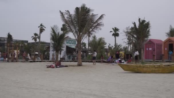 Novo espaço de praia e entretenimento La Mer stock footage vídeo — Vídeo de Stock