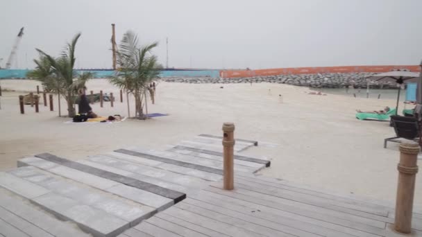 Nuovo spazio spiaggia e intrattenimento La Mer stock footage video — Video Stock