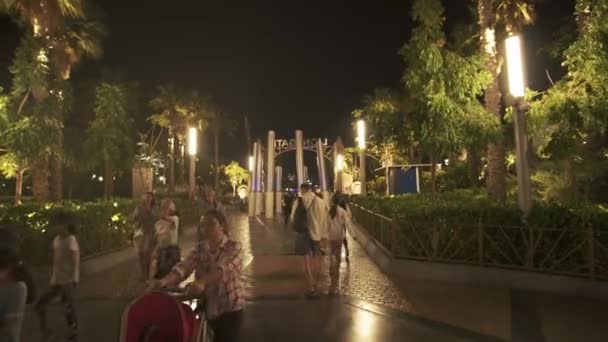 Grondgebied van het amusement en themapark Motiongate in Dubai Parks and Resorts stock footage video — Stockvideo
