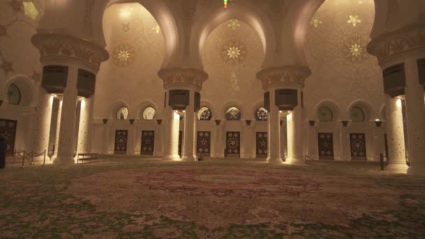 Sheikh Zayed Grand moskee is een van de zes grootste moskeeën in de wereld stock footage video — Stockvideo