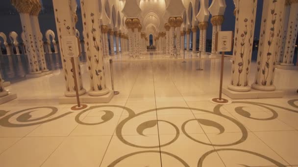 Sheikh Zayed Grand moskee is een van de zes grootste moskeeën in de wereld stock footage video — Stockvideo