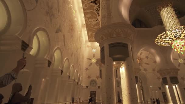 Velká mešita šejka Zayeda je jedním z šesti největších mešit světa stopáže videa — Stock video