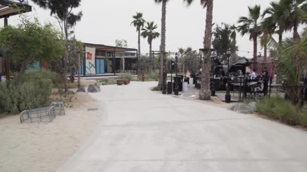 BLK CAB CASA DE PLAYA en nuevo espacio de playa y entretenimiento Vídeo de imágenes de archivo de La Mer — Vídeos de Stock