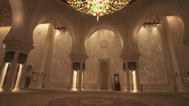 Sheikh Zayed Grand moskee is een van de zes grootste moskeeën in de wereld stock footage video — Stockvideo