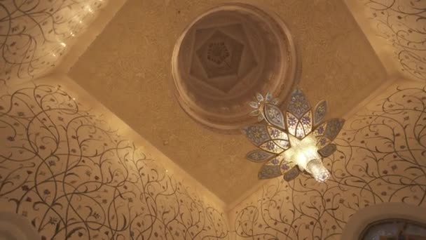酋长扎耶德大清真寺是世界上六大清真寺之一, 在全球股票片段视频 — 图库视频影像