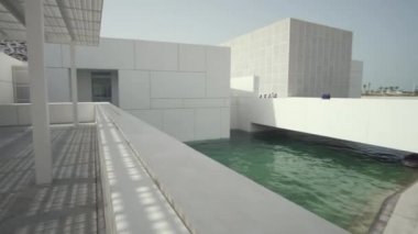 Louvre Abu Dabi bir sanat ve uygarlık Müzesi stok görüntü video o