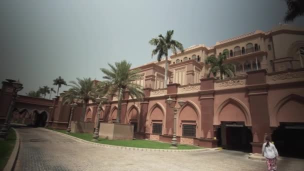Prezidentské Hotel Emirates Palace v Abú Dhabí stopáže videa — Stock video