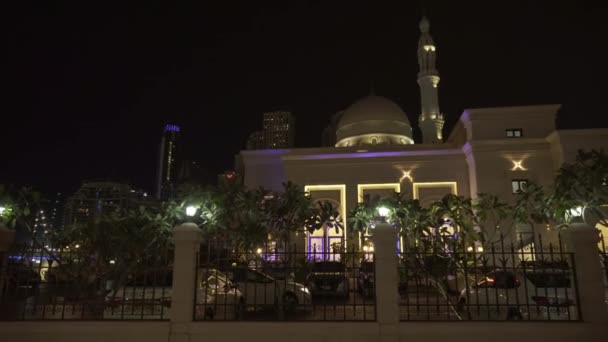 Nacht uitzicht op de moskee in Dubai Marina stock footage video — Stockvideo