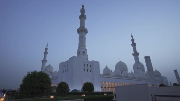 Sheikh Zayed Gran Mezquita es una de las seis mezquitas más grandes del mundo material de archivo de vídeo — Vídeo de stock