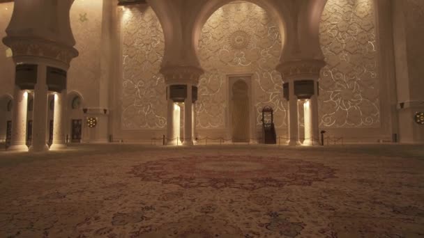 Sheikh Zayed Gran Mezquita es una de las seis mezquitas más grandes del mundo material de archivo de vídeo — Vídeo de stock