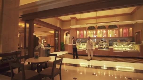 Interiér z prezidentské Hotel Emirates Palace v Abú Dhabí stopáže videa — Stock video